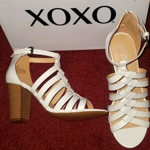 XOXO Womens Baxter White Strappy Stacked Heels Sandals- Size 9M- NWT